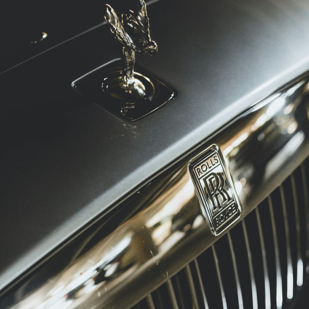 A detailed side-by-side visual comparison of a Bentley and a Rolls-Royce, highlighting their key design, luxury, and performance differences for enthusiasts and owners.